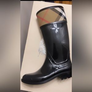 Brand New Women Burberry Boots Size 10 (40 uk)